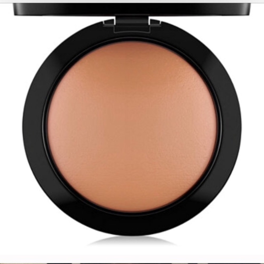 Mac Mineralized Skin Finish in Dark